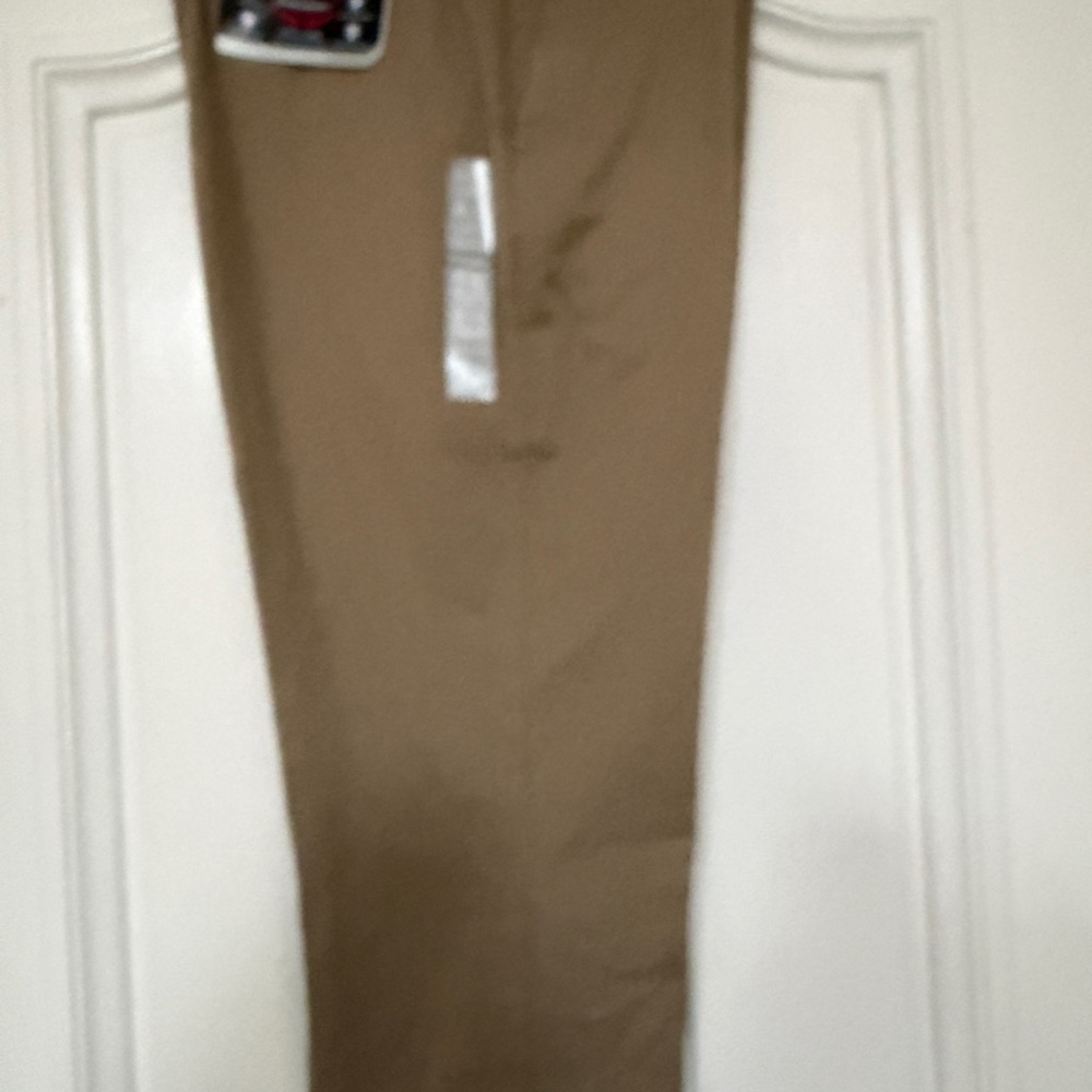 Men's Tan Chinos
Travel Smart